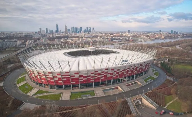 Gdzie odbywają się mistrzostwa piłki nożnej? Kraje gospodarze i stadiony