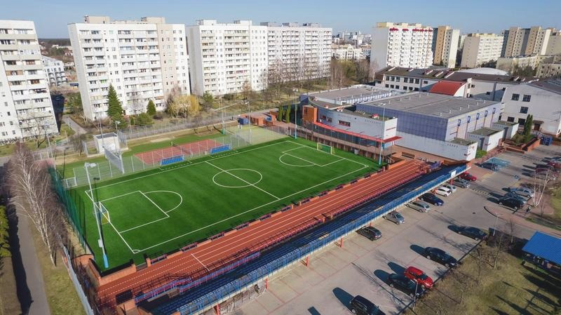 Ile hektarów zajmuje boisko do piłki nożnej? Przelicz wymiary na powierzchnię