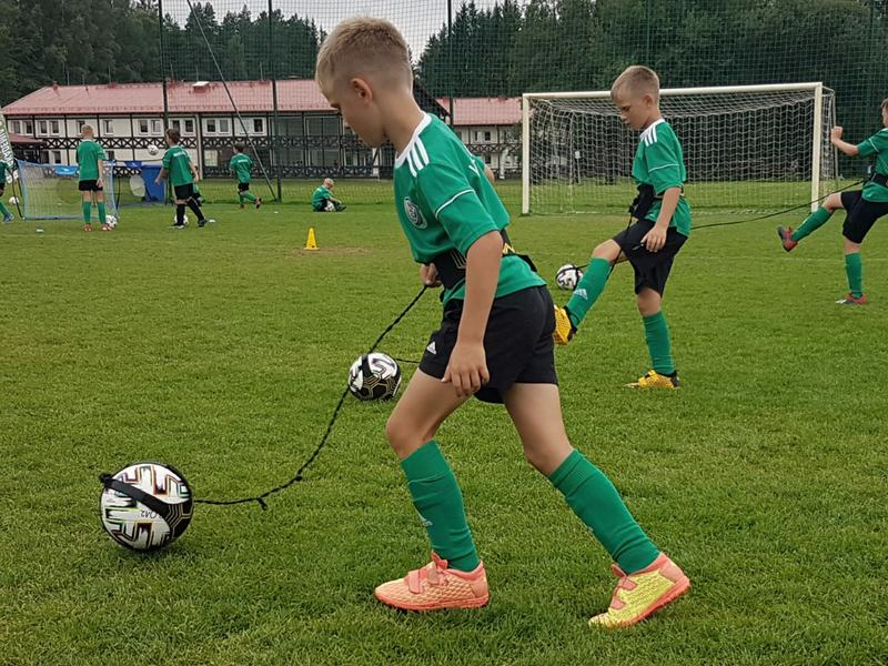 Trening piłkarski dla dzieci
