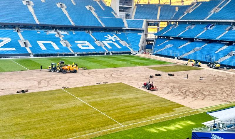 Wymiana murawy na stadionie